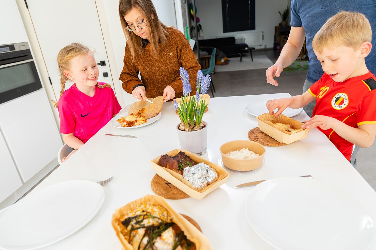 Uit de oven aan tafel