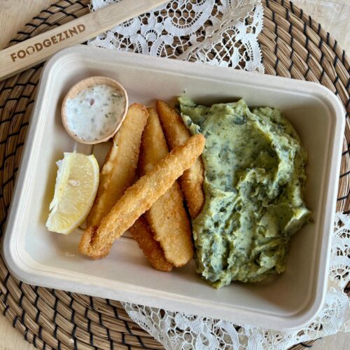 Gepaneerde vis met spinaziepuree en tartaar