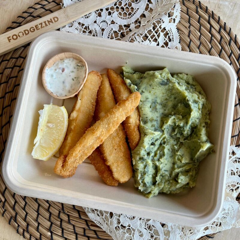 Gepaneerde vis met spinaziepuree en tartaar